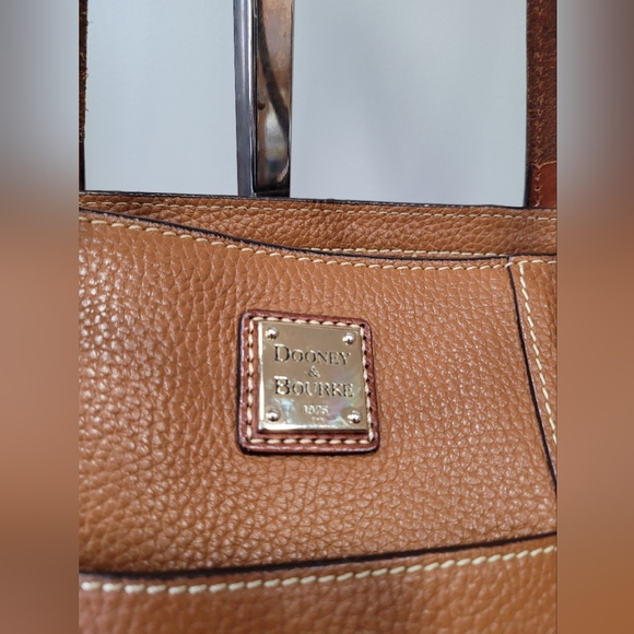 Dooney and Bourke shoulder tote bag - Picture 5 of 12